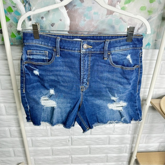 Old Navy Distressed High Rise Secret Slim Pocket Shorts Size 8 - Picture 1 of 4